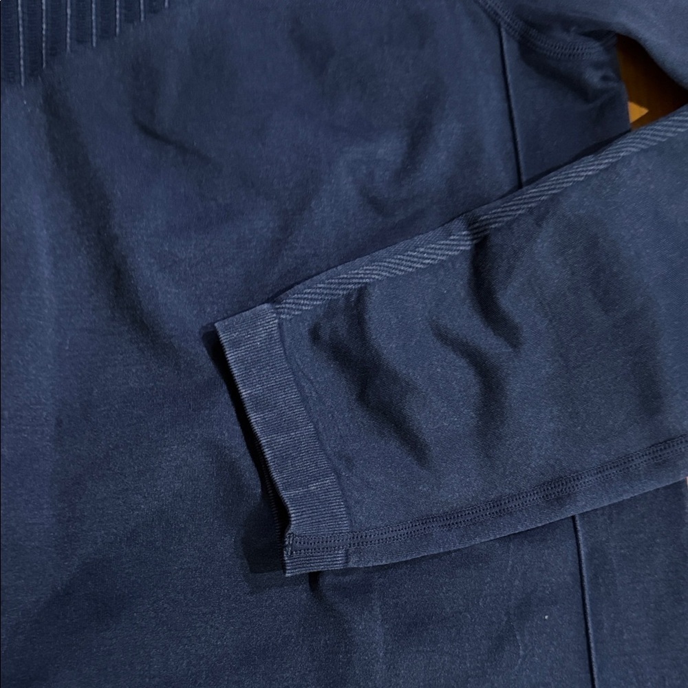 Fabletics Navy top - Picture 7 of 9